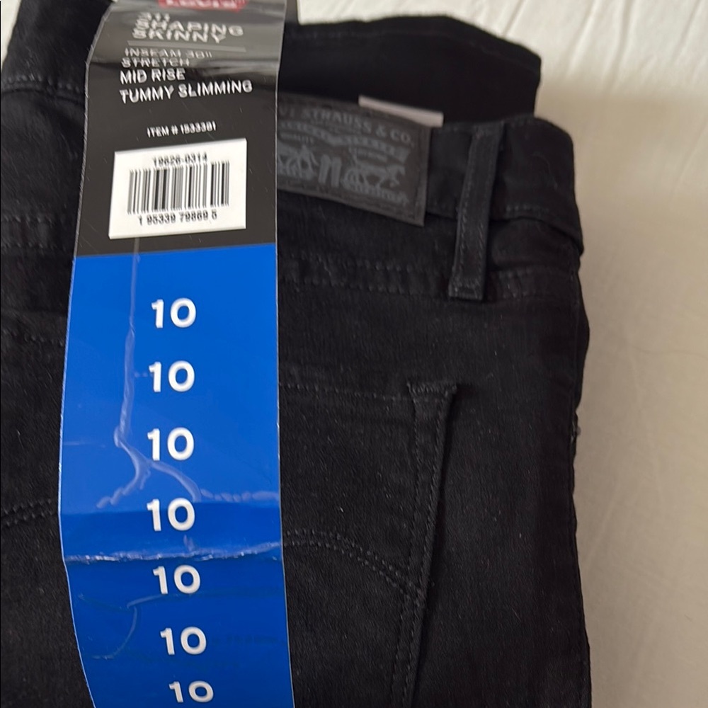 Levi's Black Skinny Jeans NEW